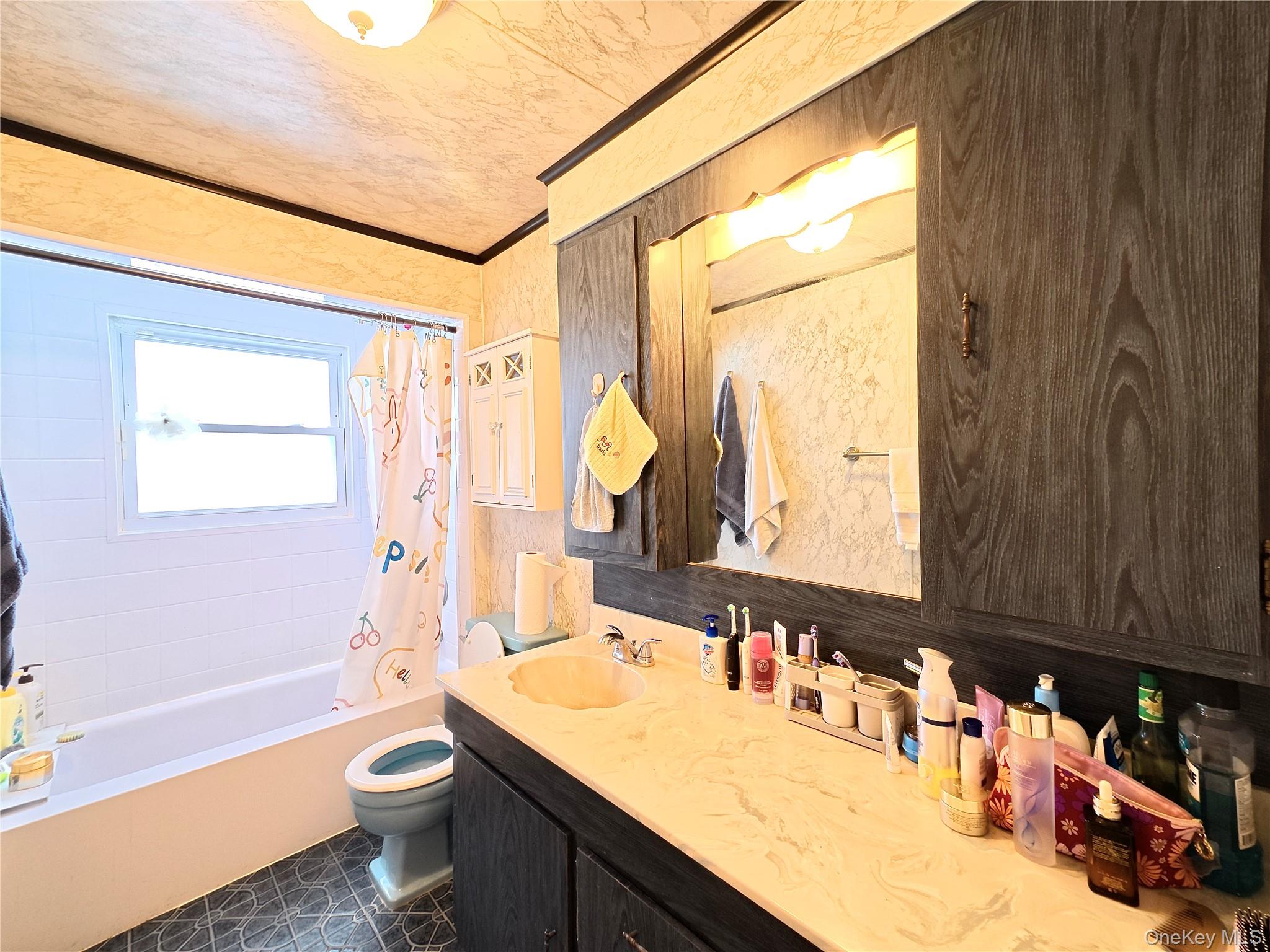 10 Kings Park Road Commack, NY 11725 - Photo 18 of 36