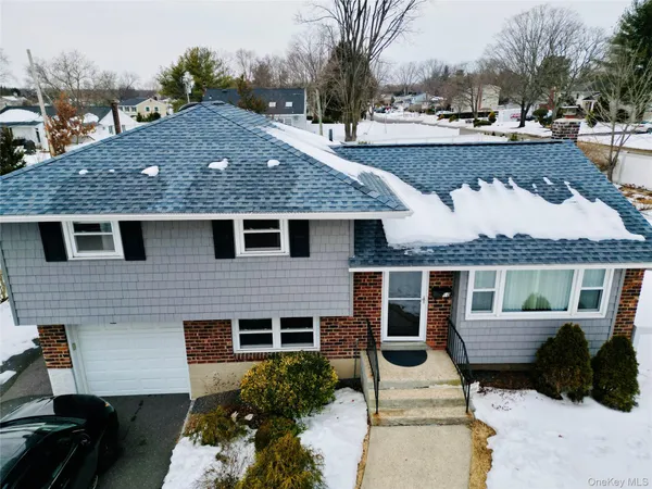 $739,000 | 10 Kings Park Road, Commack, NY 11725