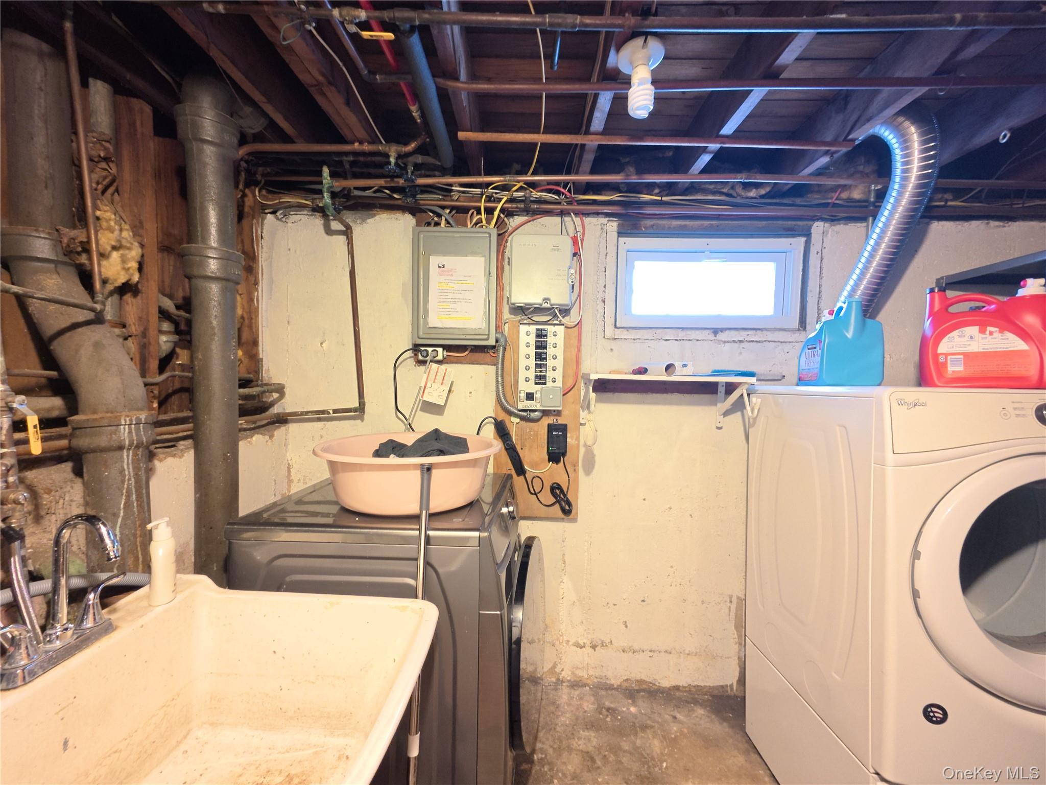 10 Kings Park Road Commack, NY 11725 - Photo 27 of 36