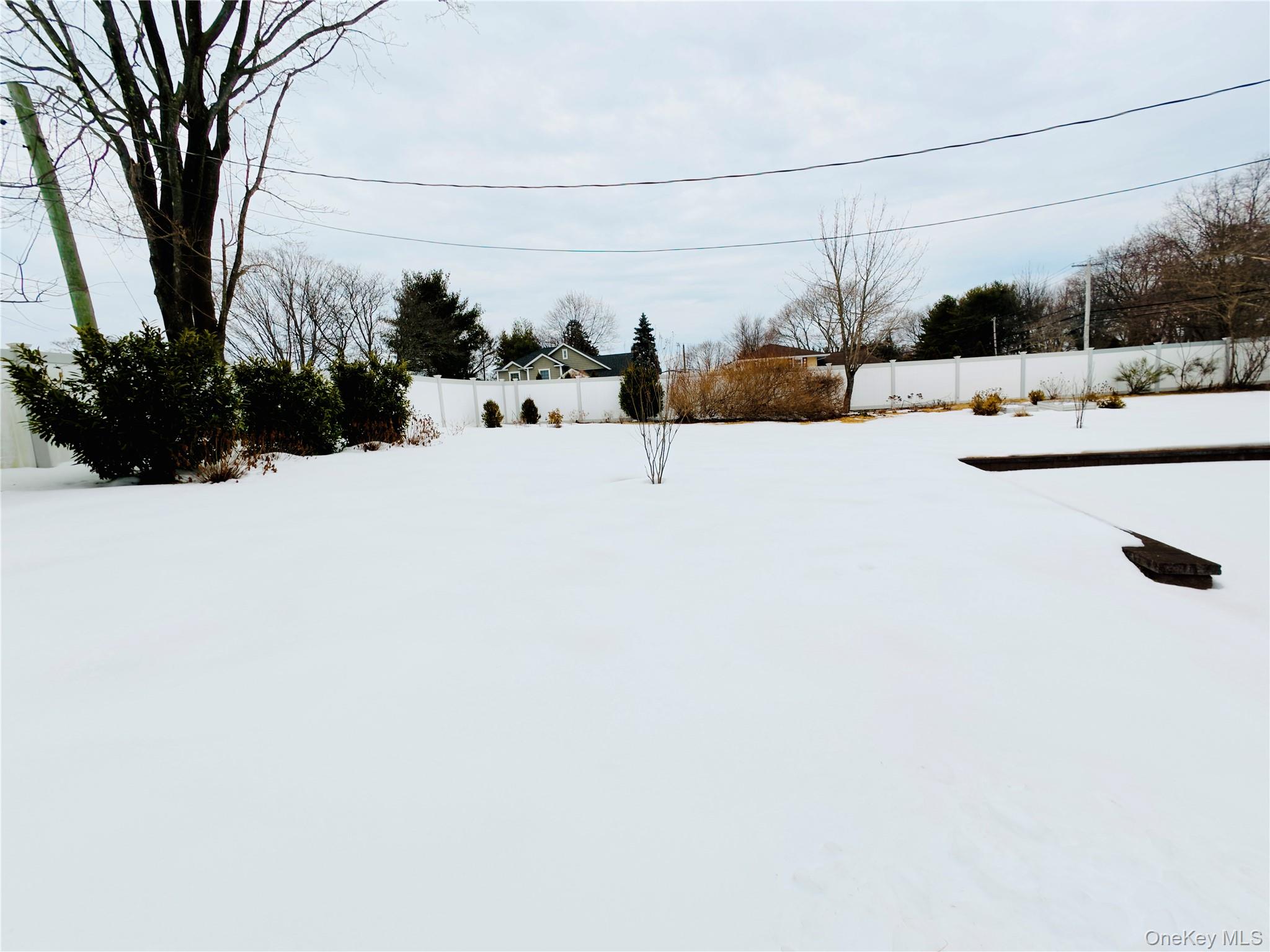 10 Kings Park Road Commack, NY 11725 - Photo 30 of 36