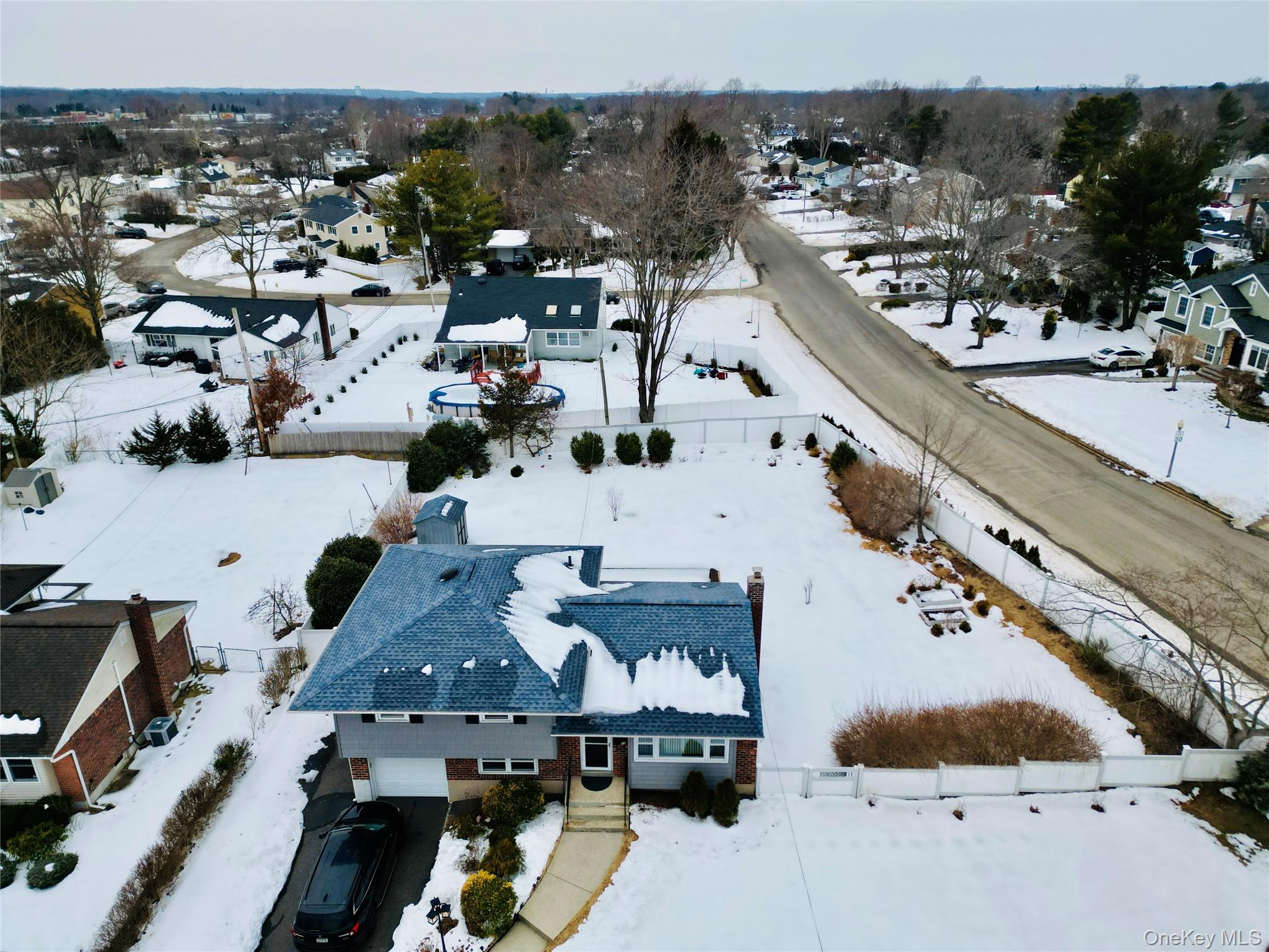 10 Kings Park Road Commack, NY 11725 - Photo 3 of 36