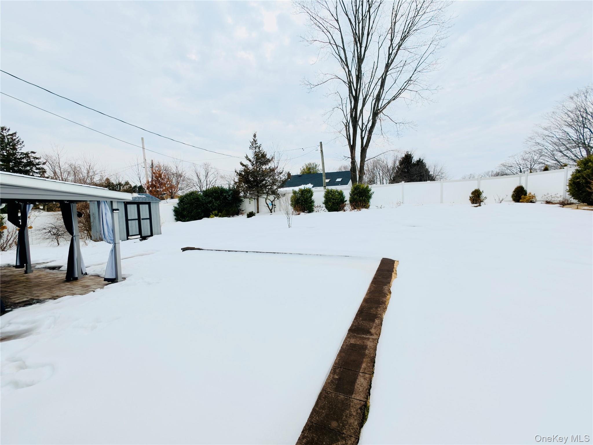 10 Kings Park Road Commack, NY 11725 - Photo 31 of 36