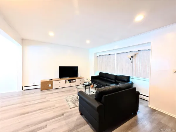 $739,000 | 10 Kings Park Road, Commack, NY 11725