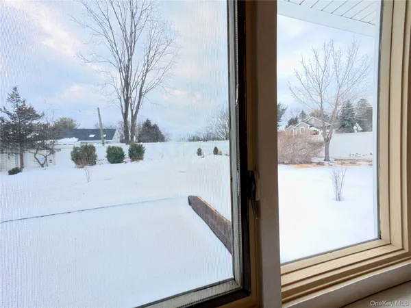 $739,000 | 10 Kings Park Road, Commack, NY 11725