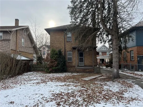 a view of a house with a yard