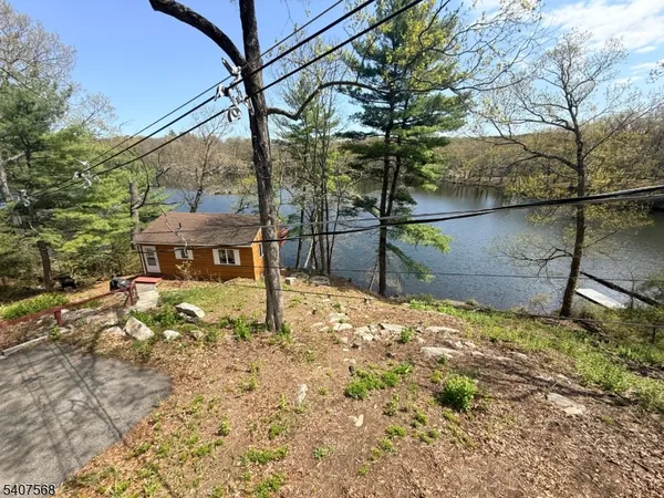 $670,000 | 6 Jans Way, Andover, NJ 07821