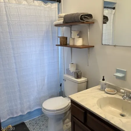 $670,000 | 6 Jans Way, Andover, NJ 07821