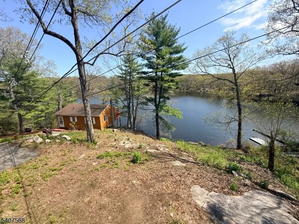 $670,000 | 6 Jans Way, Andover, NJ 07821
