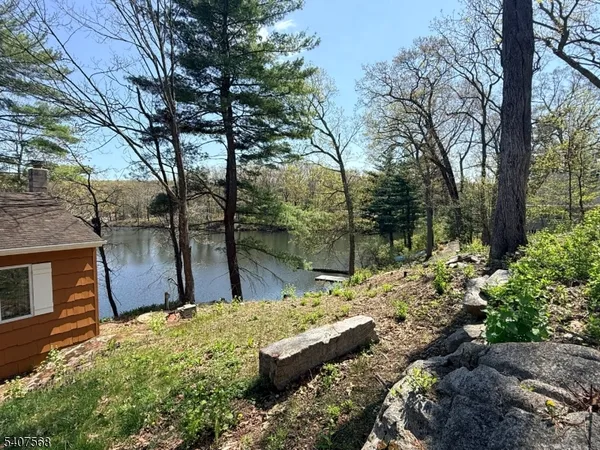 $670,000 | 6 Jans Way, Andover, NJ 07821