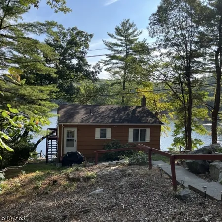 $670,000 | 6 Jans Way, Andover, NJ 07821