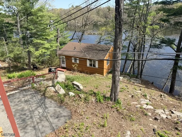 $670,000 | 6 Jans Way, Andover, NJ 07821
