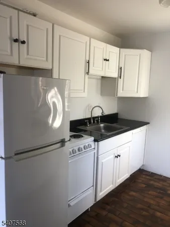 $670,000 | 6 Jans Way, Andover, NJ 07821