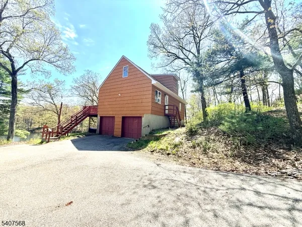 $670,000 | 6 Jans Way, Andover, NJ 07821