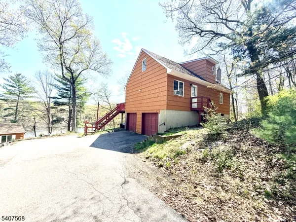 $670,000 | 6 Jans Way, Andover, NJ 07821