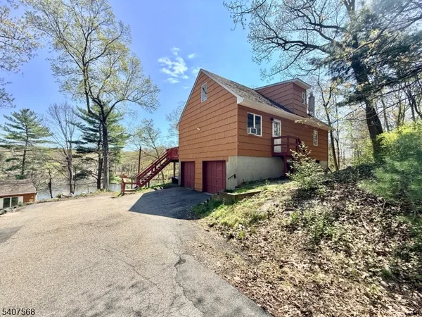 $670,000 | 6 Jans Way, Andover, NJ 07821