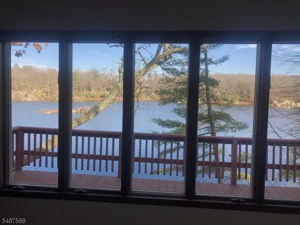 $670,000 | 6 Jans Way, Andover, NJ 07821