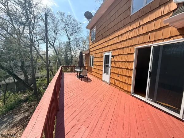 $670,000 | 6 Jans Way, Andover, NJ 07821