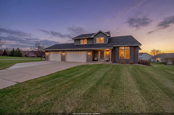 $539,900 | 2061 West Higgins Hill, De Pere, WI 54115