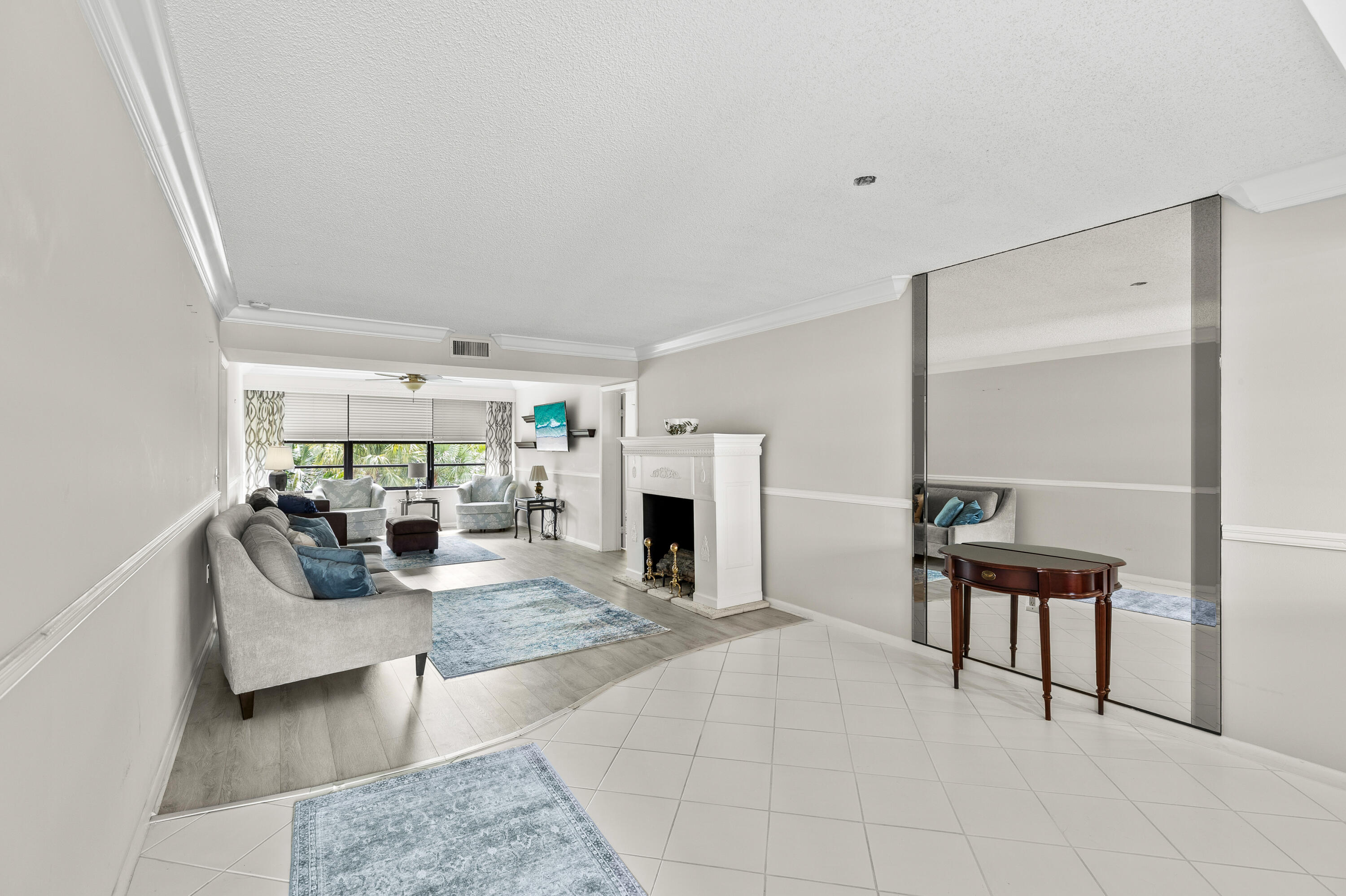 6073 Balboa Circle, Unit 303 Boca Raton, FL 33433 - Photo 11 of 31 20250628-20250628-CW5A6457