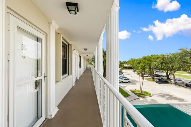 $294,000 | 6073 Balboa Circle, Unit 303, Boca Raton, FL 33433