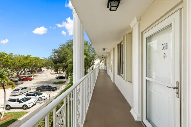$294,000 | 6073 Balboa Circle, Unit 303, Boca Raton, FL 33433