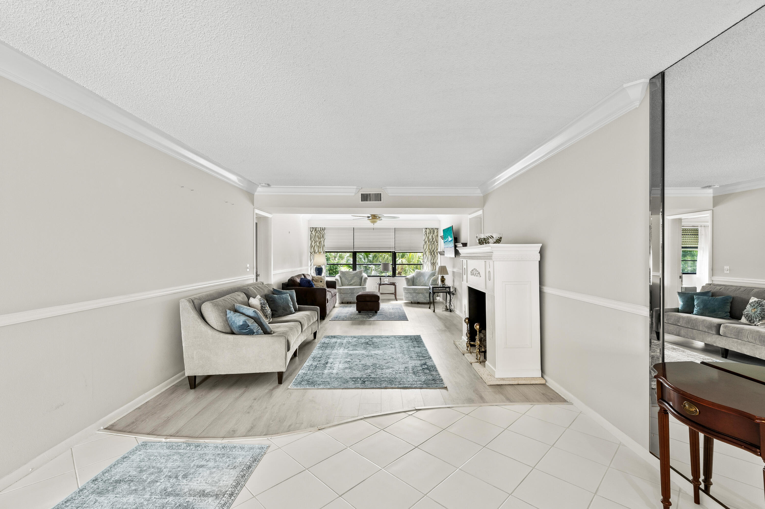 6073 Balboa Circle, Unit 303 Boca Raton, FL 33433 - Photo 5 of 31 20250628-20250628-CW5A6462