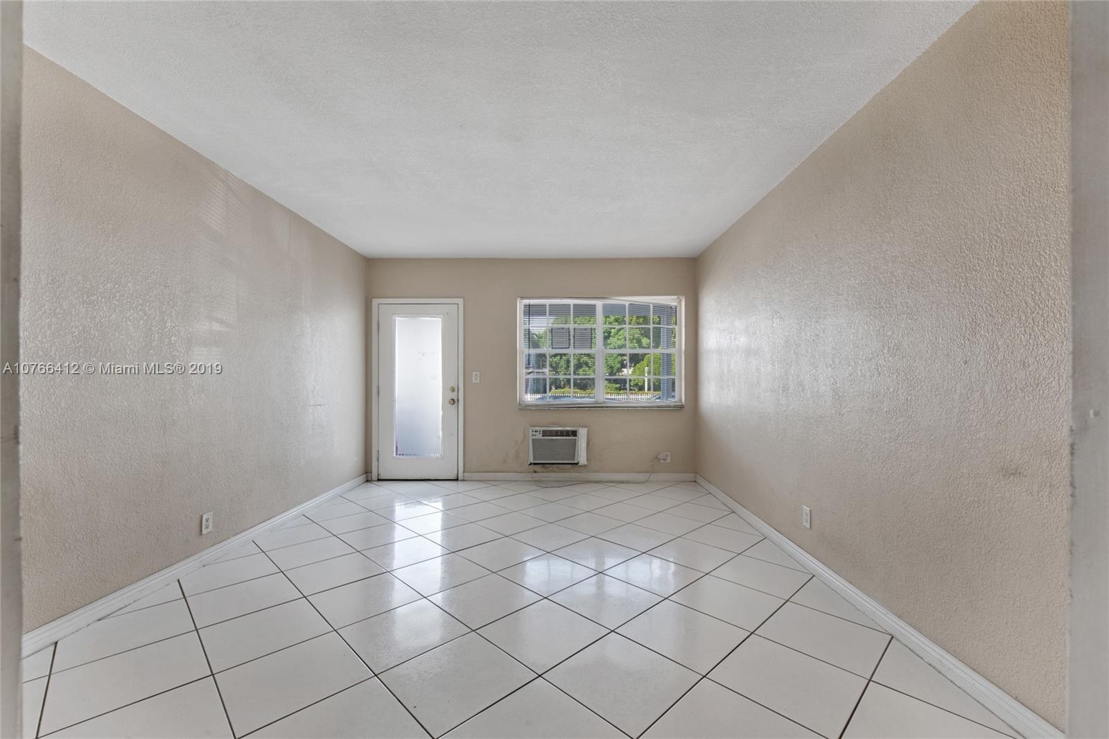 330 74th Street, Unit 7 Miami Beach, FL 33141 - Photo 3 of 27 an empty room with windows