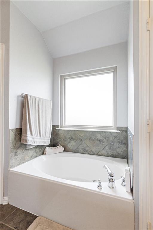 5366 Tree Grace Lane Kaufman, TX 75142 - Photo 19 of 33 a bathroom with a bathtub and a window