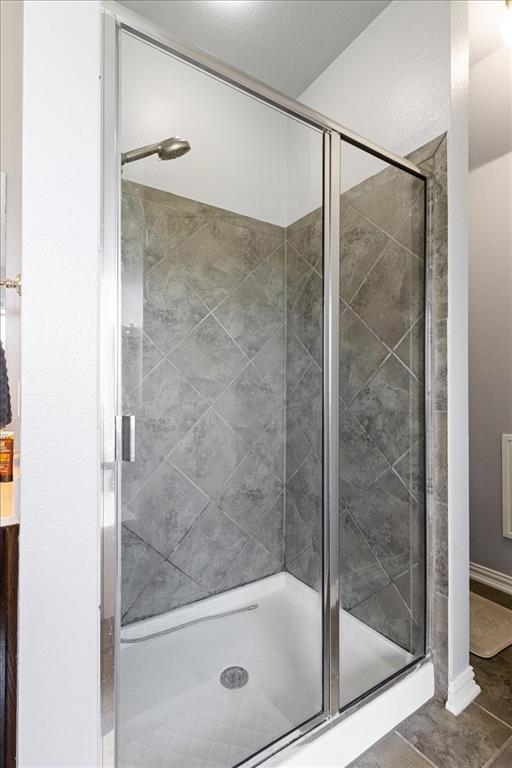 5366 Tree Grace Lane Kaufman, TX 75142 - Photo 20 of 33 a bathroom with a glass shower door