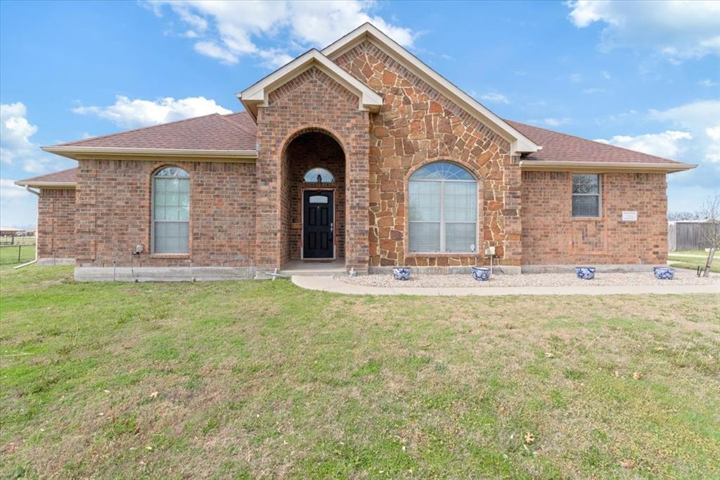 5366 Tree Grace Lane Kaufman, TX 75142 - Photo 3 of 33 a front view of a house with a yard