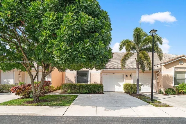 $435,000 | 2437 South Coral Trace Circle, Unit 2437, Delray Beach, FL 33445