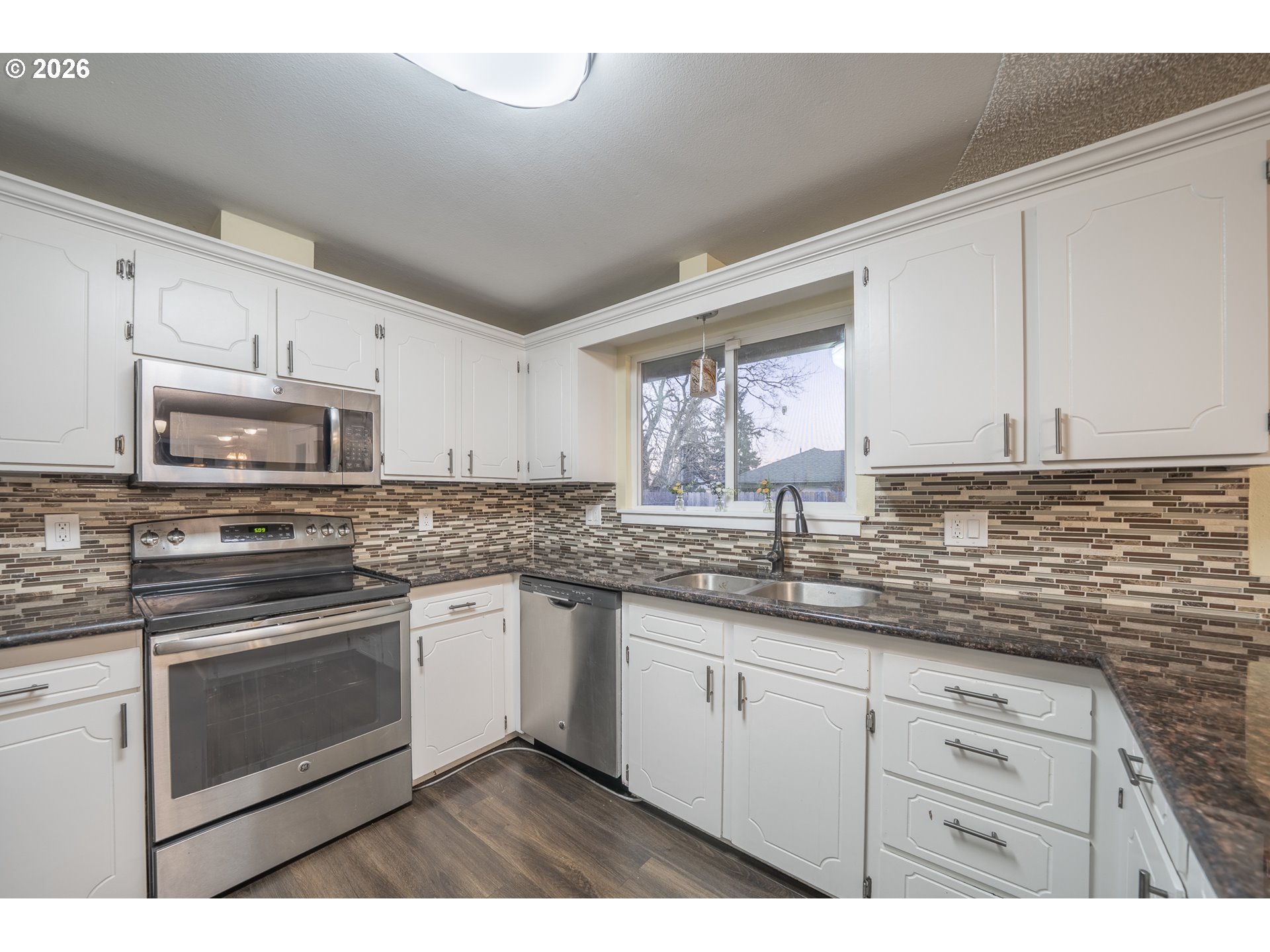 821 Johnson Street Woodburn, OR 97071 - Photo 16 of 39