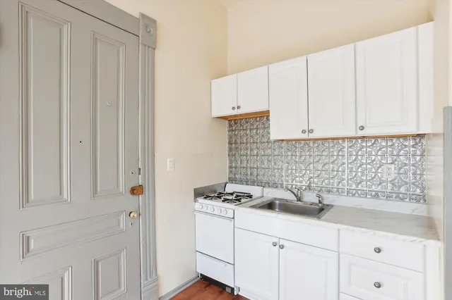 $1,799 | 913 Prince Street, Unit 1, Alexandria, VA 22314