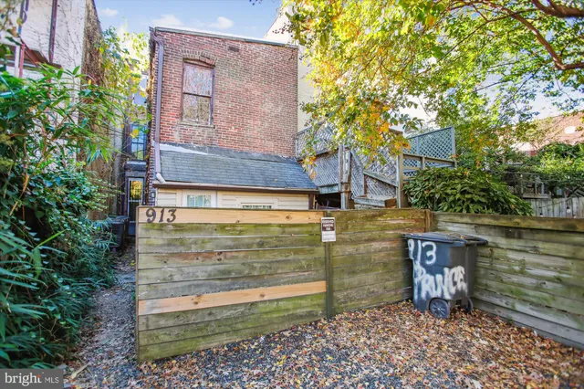 $1,799 | 913 Prince Street, Unit 1, Alexandria, VA 22314