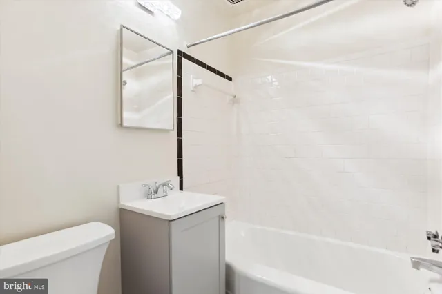 $1,799 | 913 Prince Street, Unit 1, Alexandria, VA 22314