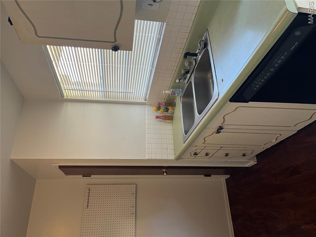 6683 Parker Road, Unit B Florissant, MO 63033 - Photo 12 of 22