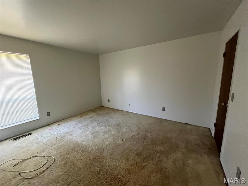 6683 Parker Road, Unit B Florissant, MO 63033 - Photo 14 of 22