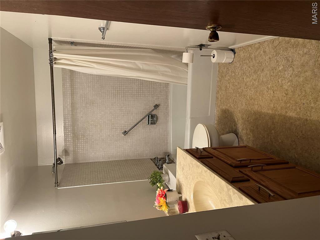 6683 Parker Road, Unit B Florissant, MO 63033 - Photo 19 of 22