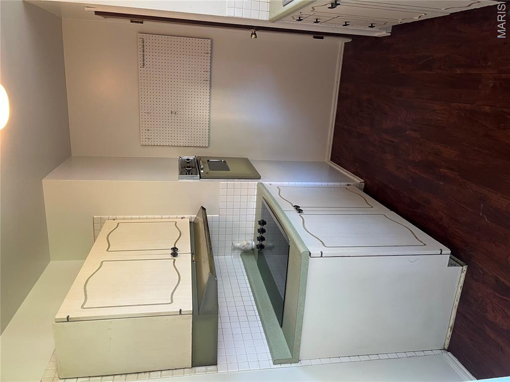 6683 Parker Road, Unit B Florissant, MO 63033 - Photo 10 of 22