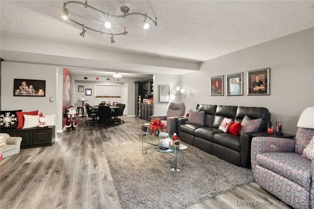 $824,900 | 4416 Unruh Way, Floyds Knobs, IN 47119