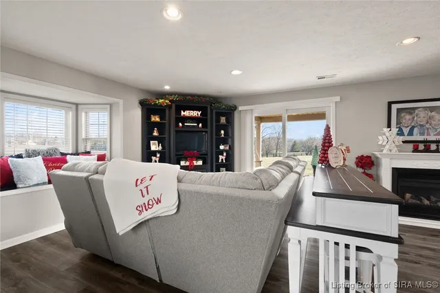 $824,900 | 4416 Unruh Way, Floyds Knobs, IN 47119