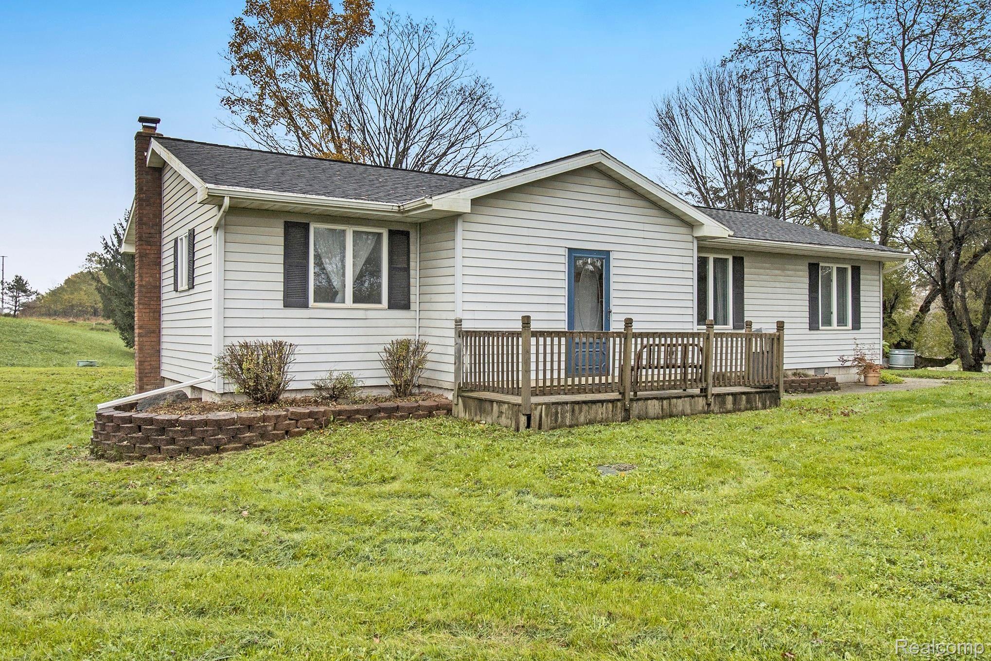 8248 Hartland Road Fenton, MI 48430 - Photo 3 of 37 28.jpg
