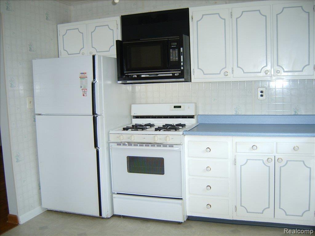 48685 Willis Road Belleville, MI 48111 - Photo 10 of 25 Kitchen