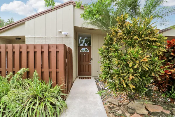 $3,200 | 11606 Orange Blossom Lane, Boca Raton, FL 33428