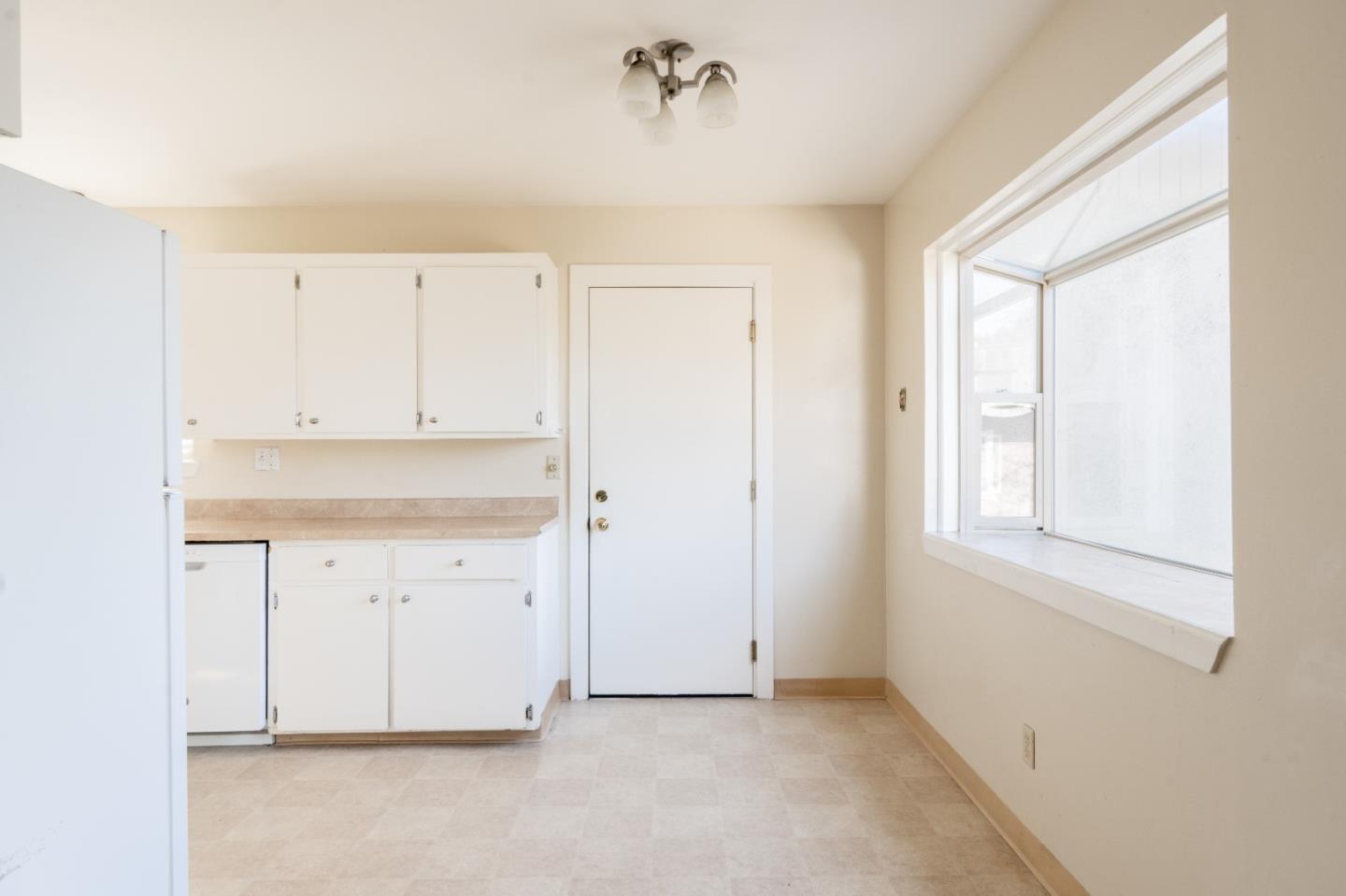 301 Park Circle Marina, CA 93933 - Photo 6 of 18