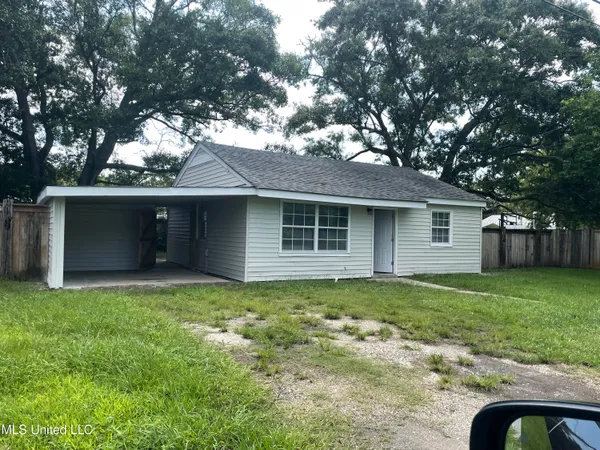 $1,200 | 1102 14th Street, Pascagoula, MS 39567