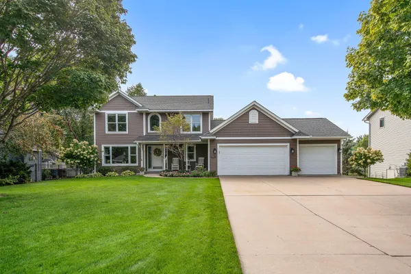 $799,000 | 592 Vicki Lane, Shoreview, MN 55126