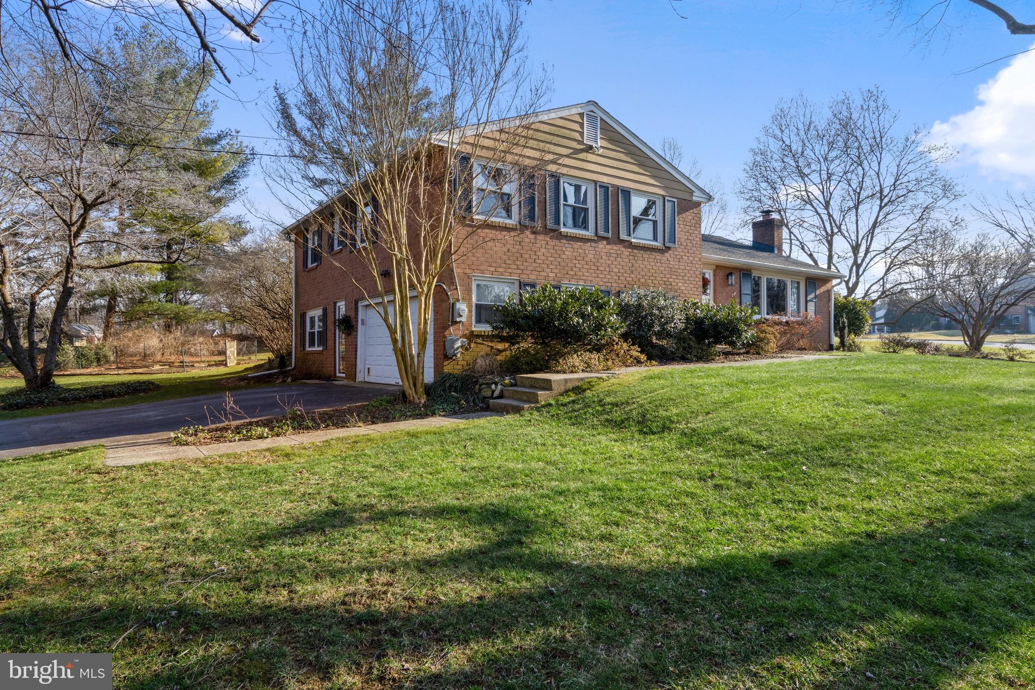 204 Brookmead Road Wayne, PA 19087 - Photo 2 of 43