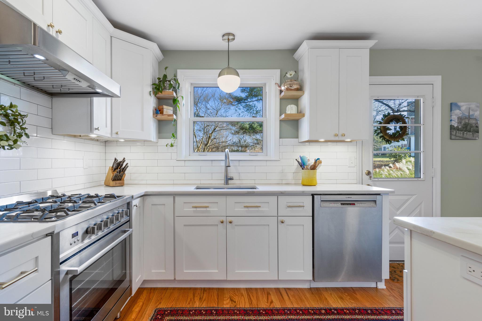 204 Brookmead Road Wayne, PA 19087 - Photo 7 of 43 High end stainless appliances