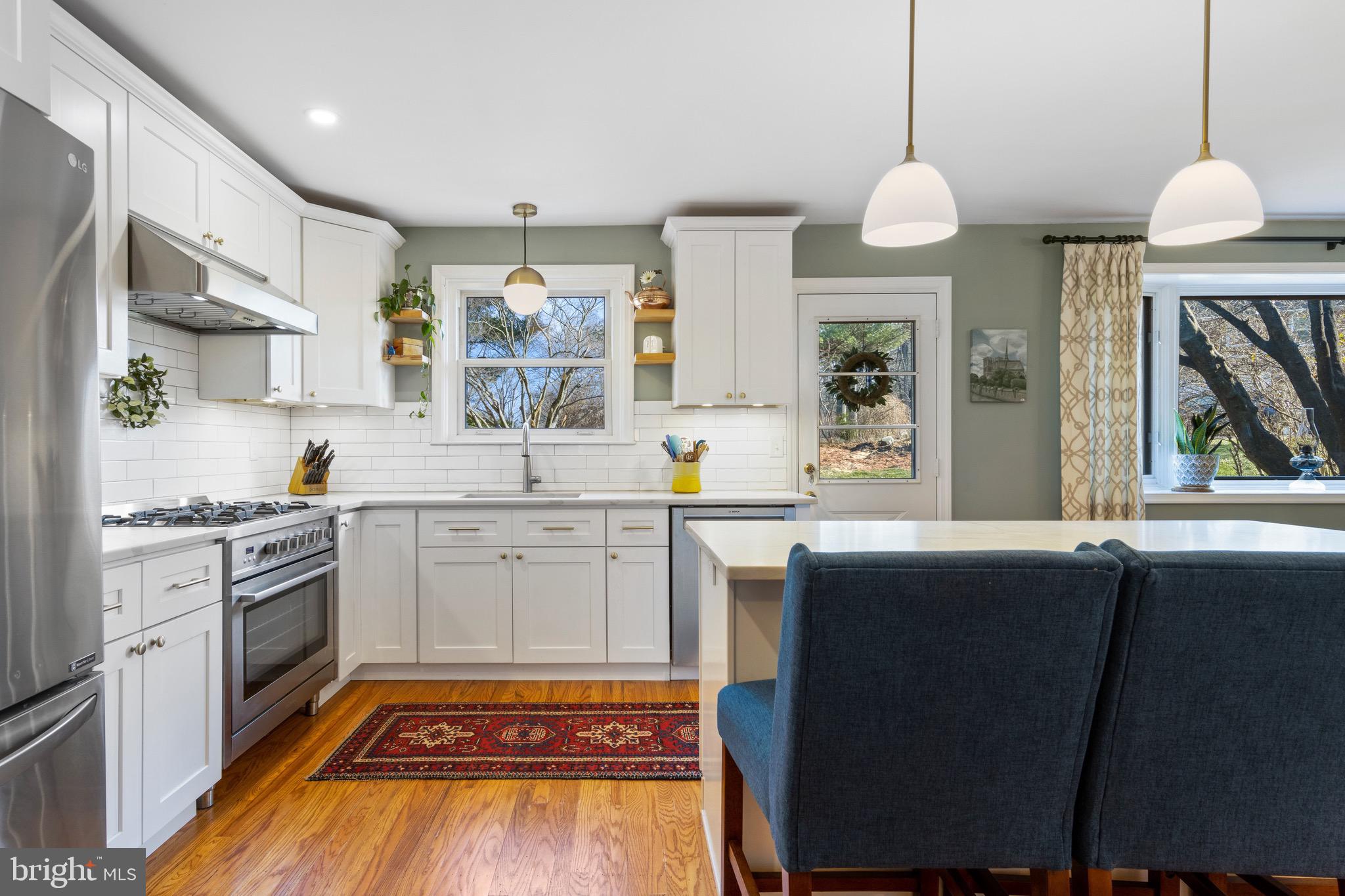 204 Brookmead Road Wayne, PA 19087 - Photo 9 of 43 New wood floors & gorgeous subway tile backsplash!